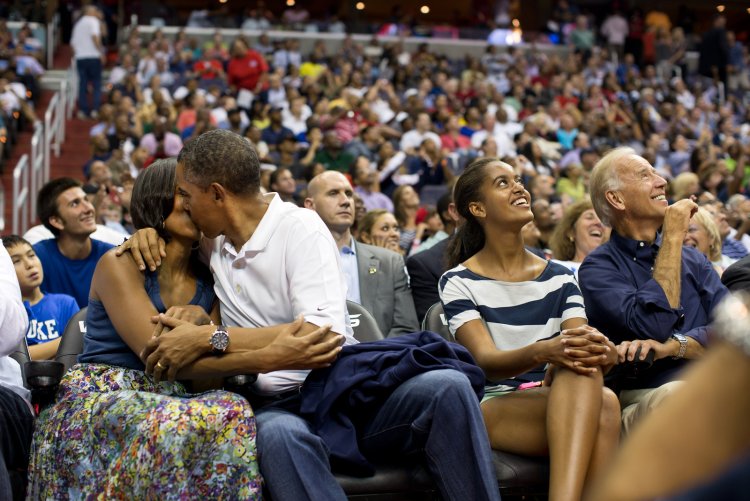 Michelle Barack Obama kiss