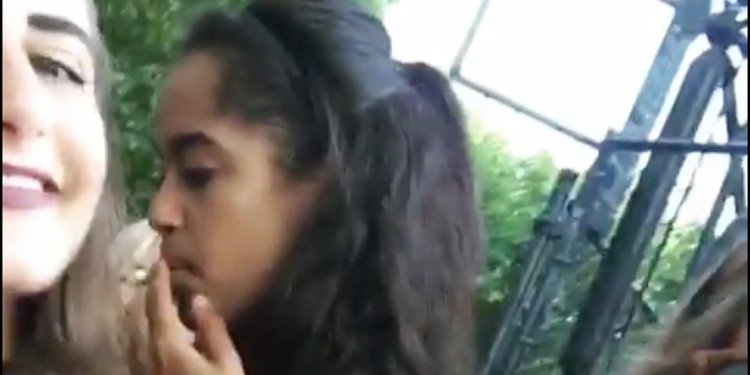 Obama's daughter sucking
