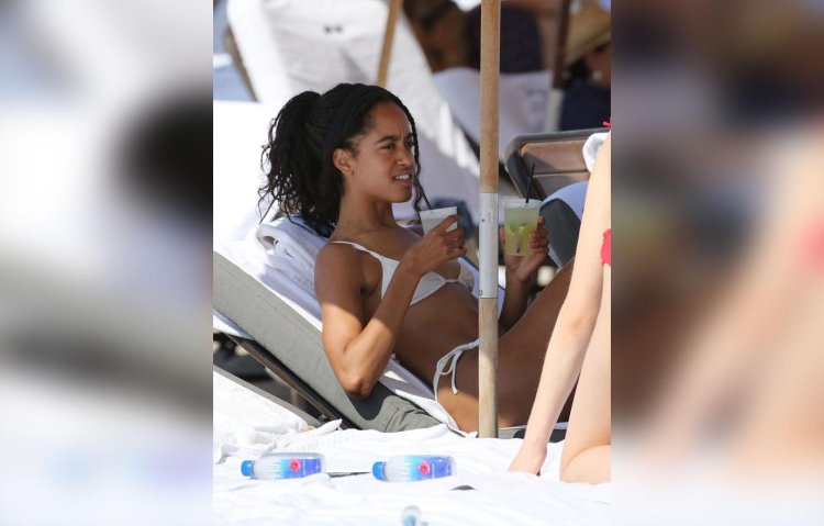 Malia Obama hot