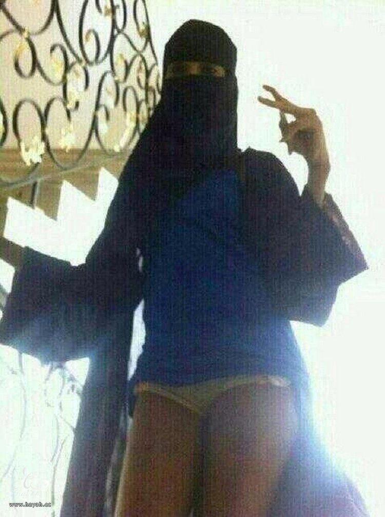 Photo of an Arab without panties in clothes