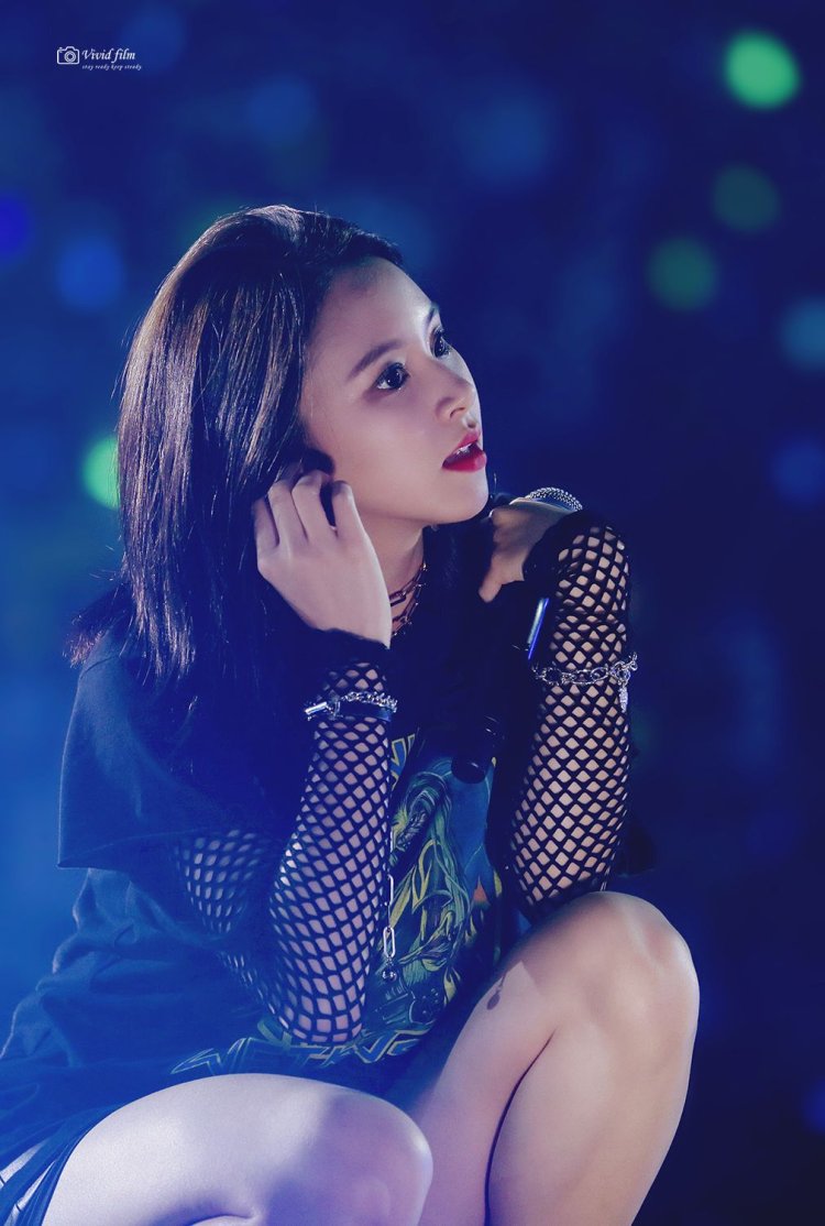 Twice Nayeon and Momo Kiss