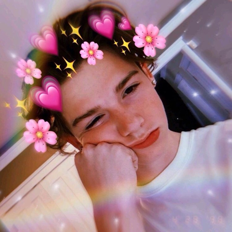 Peyton with hearts over his head