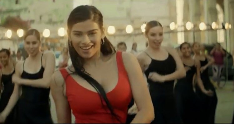 Enrique Iglesias Bailando Anna Carla Suarez