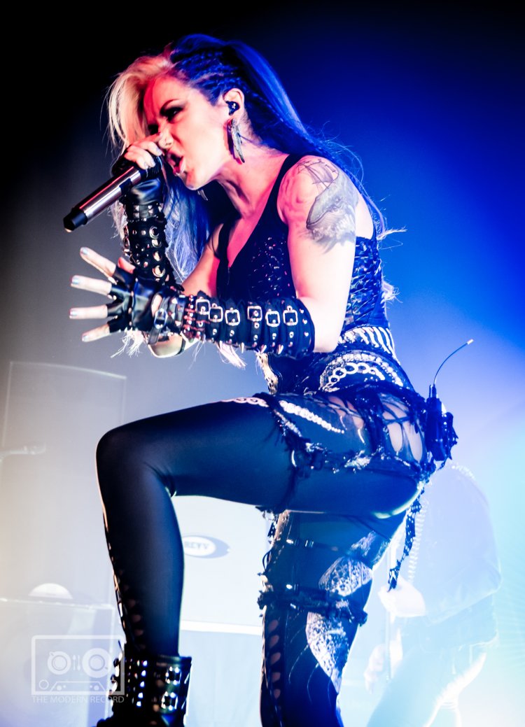 Alyssa white-eye legs