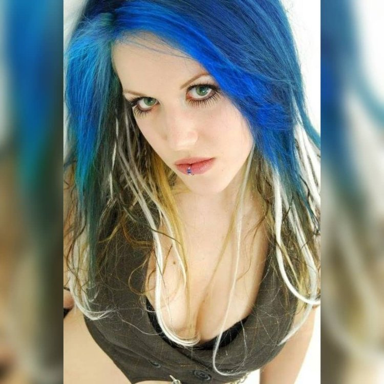 Arch Enemy vocalist hot