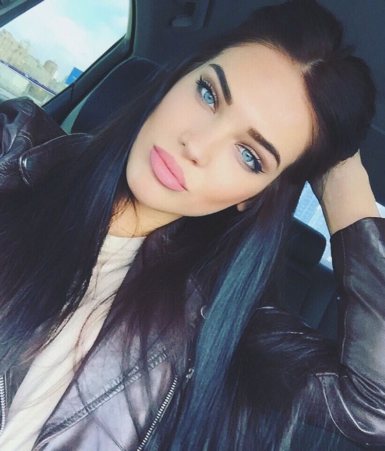 Dasha Derevyankina blue hair