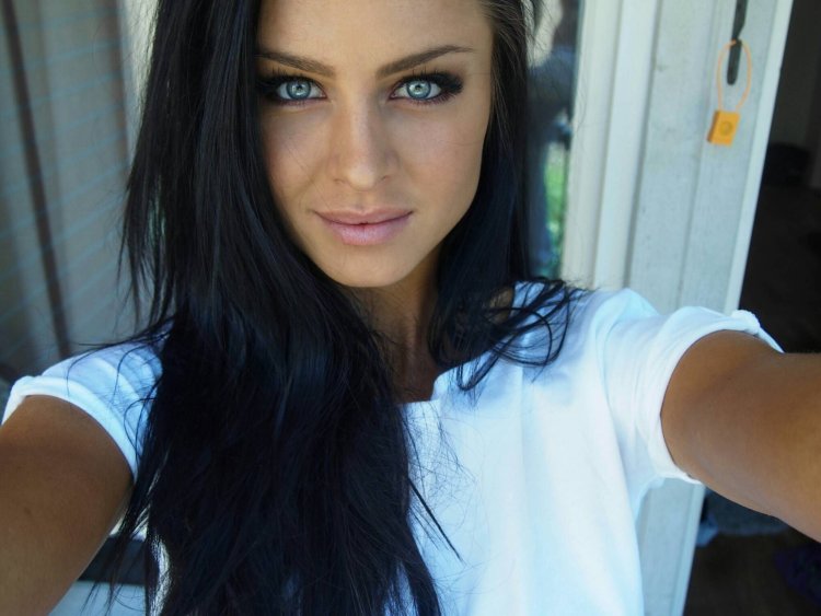 Josefine Forsberg brunette