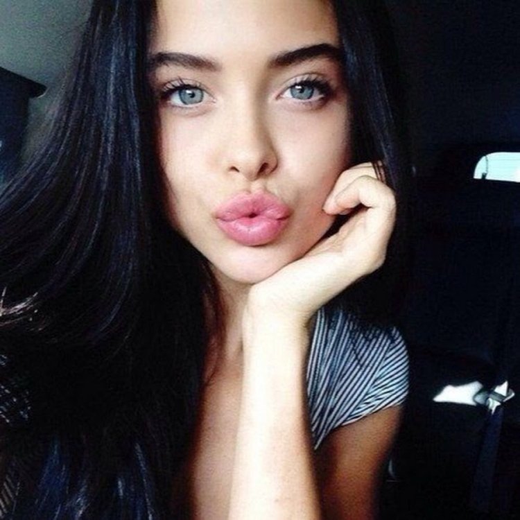 Mara teigen lips