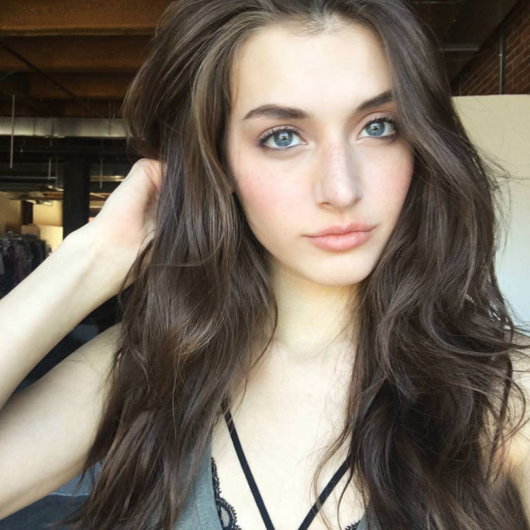 Jessica Clements without makeup