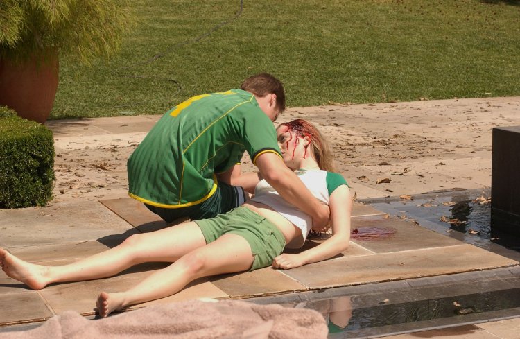 Amanda seyfried barefoot