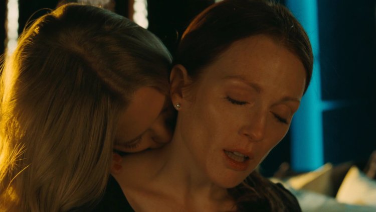 Amanda seyfried chloe kiss