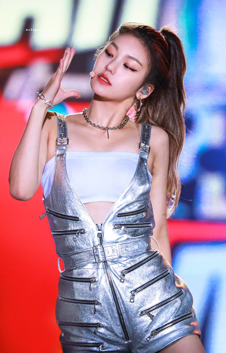 Yeji Itzy full length