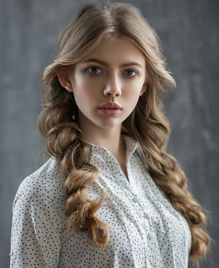 Model Natalya Tsevelchukova