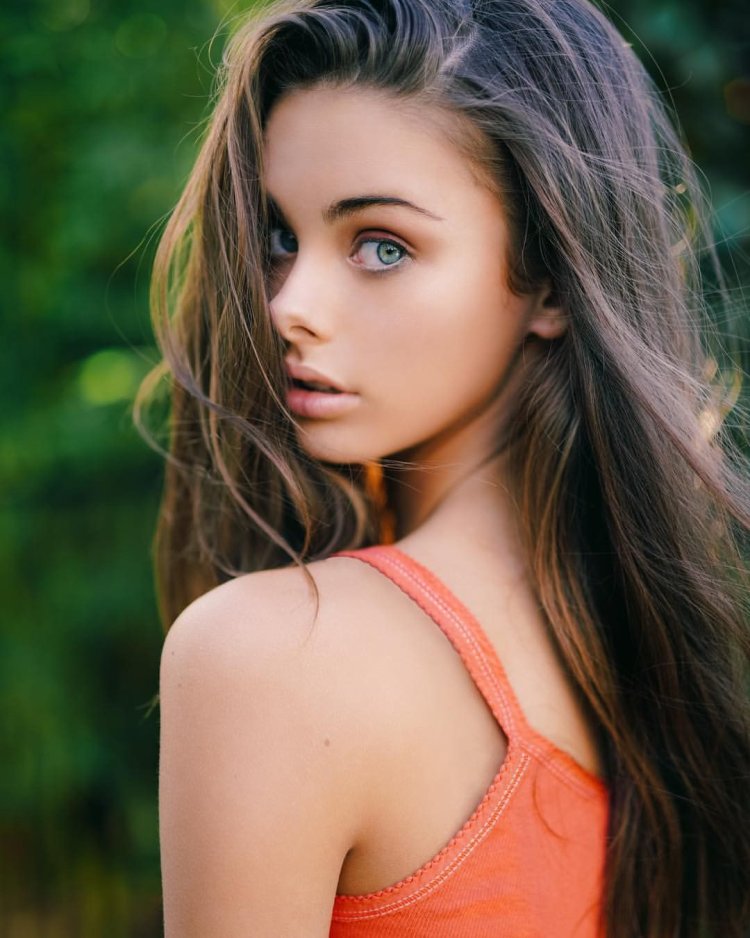 Meika Woollard face
