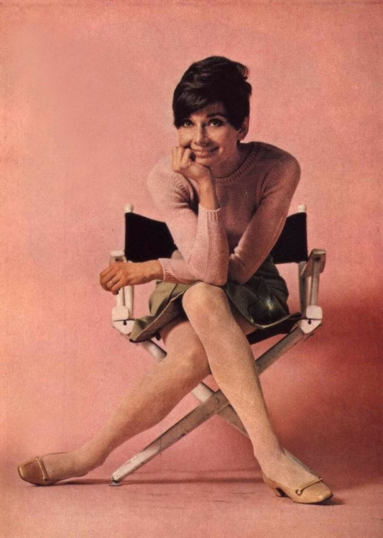 Audrey Hepburn barefoot