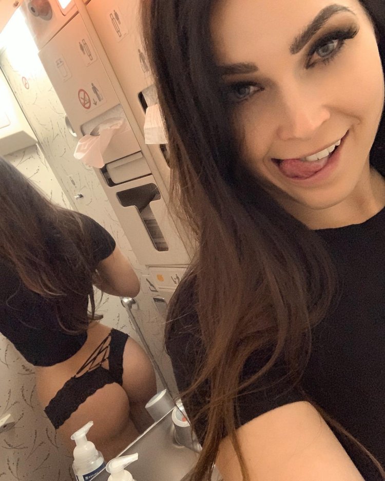 Hot selfies of beautiful girls