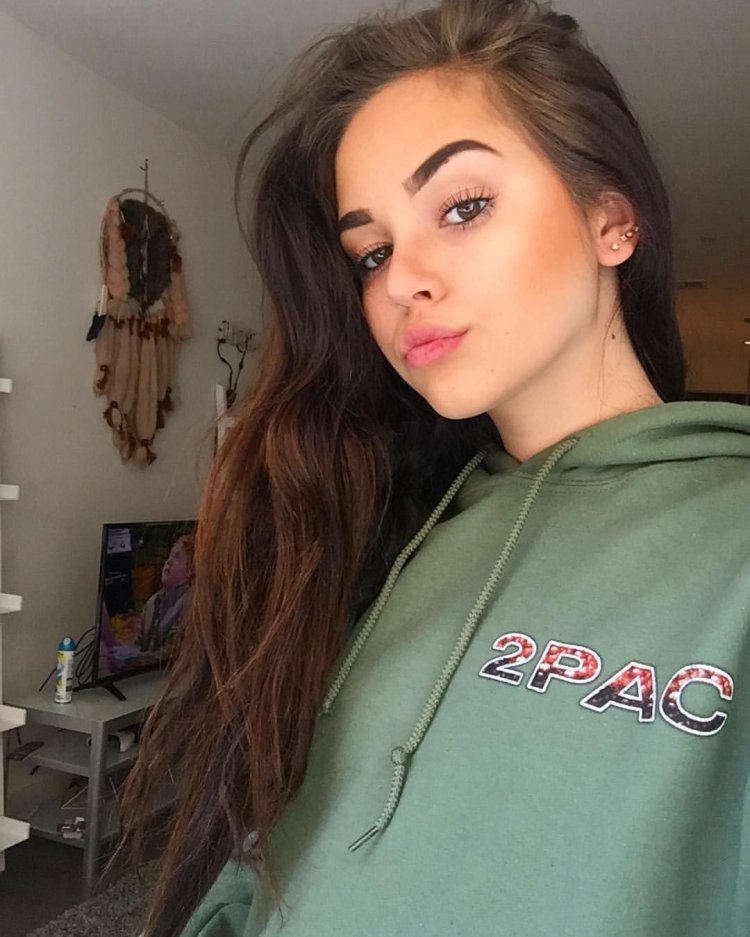 Madison Beer selfie