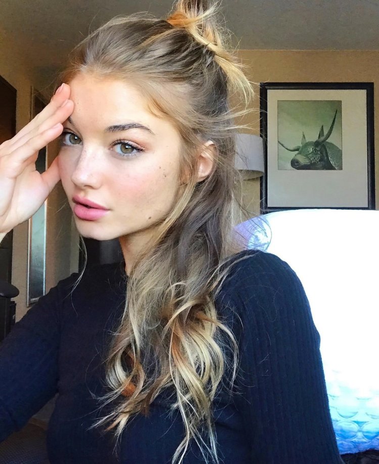 Girl 20 years old beautiful selfie