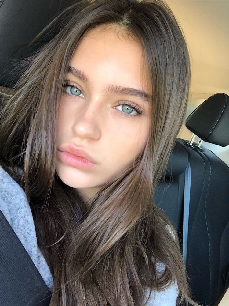 Natalie danish face selfie