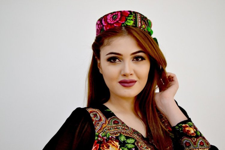 Tajik model Yosuman Kholova