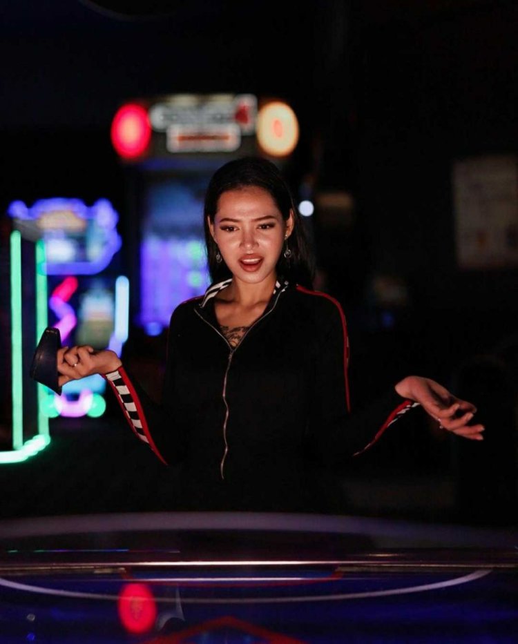 Brie Bella in bikini