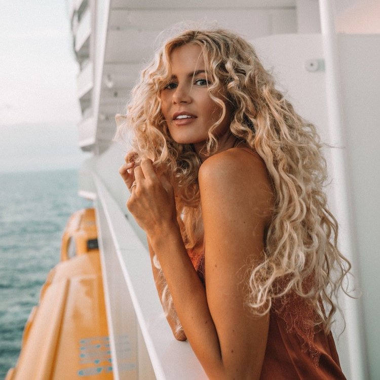 Hot photo curly blonde