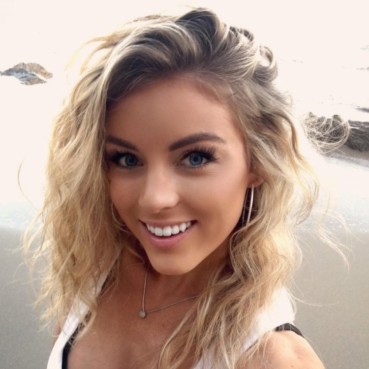 Blond woman with a mole on her chest