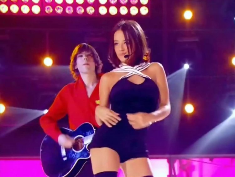 Alize Jacote dancing