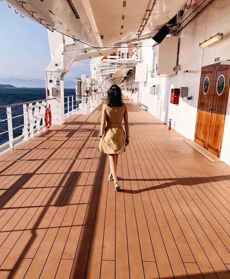 Brunette on the liner