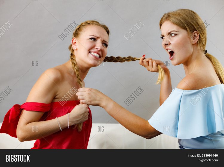 Girls fight over clothes