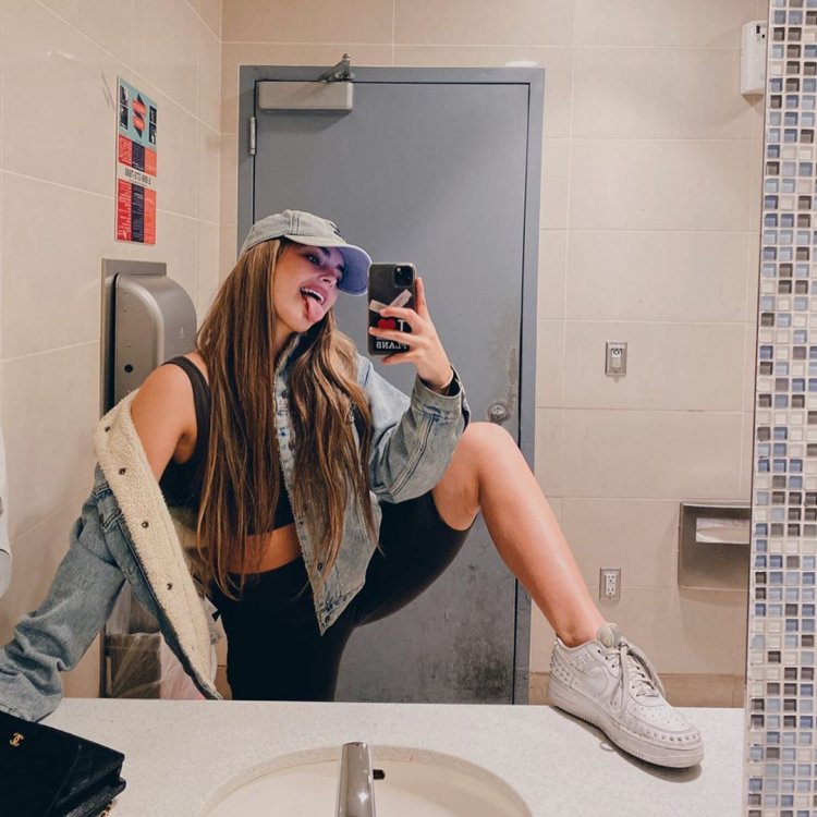 Mackenzie Ziegler in a hat