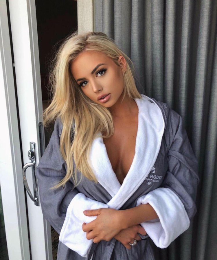 Addison Rae and Charlie