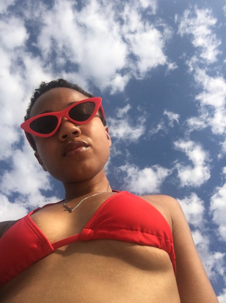 Girls without bras under clothes