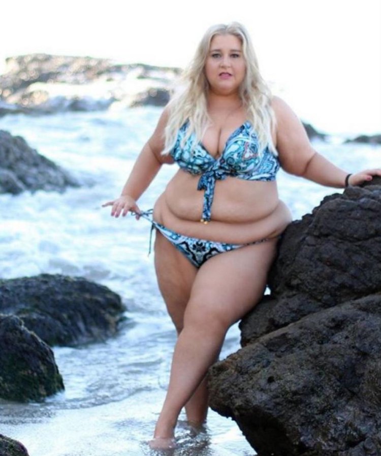 Fat blondes in swimsuits