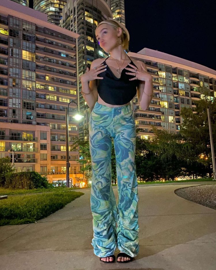 Meg Donnelly feet