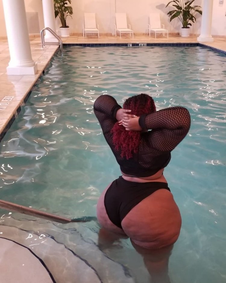 Sara Jay in microbikini