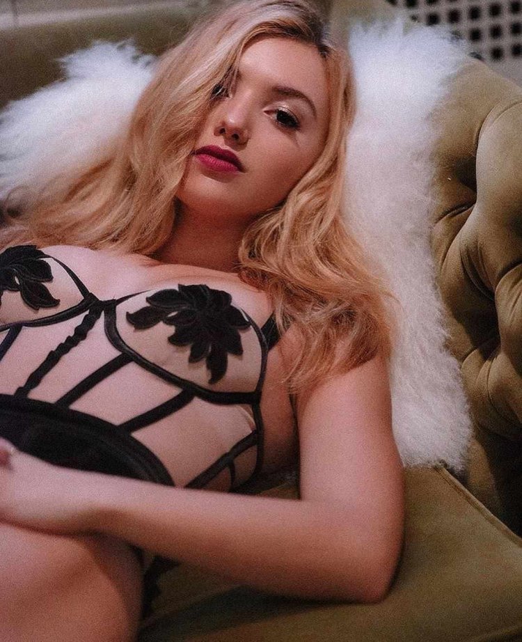 Peyton leaf in lingerie