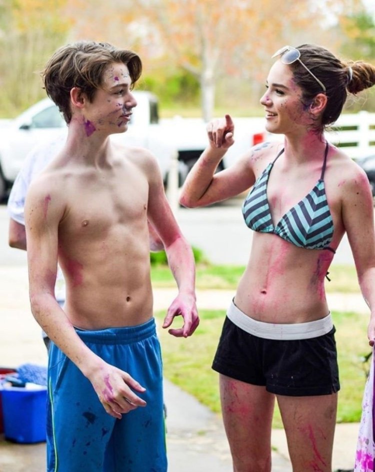 Peyton Murmier with sister