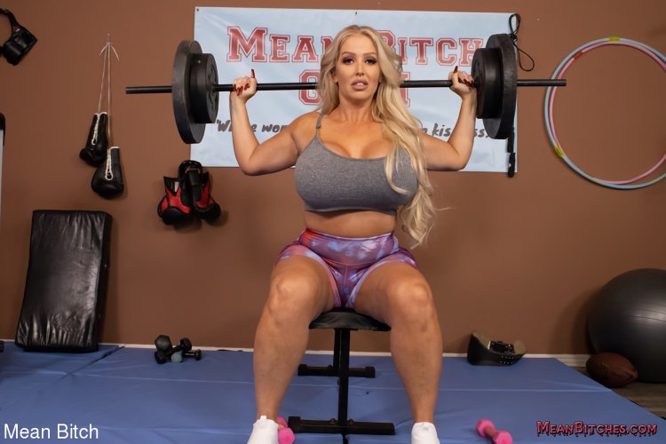 Alura Jenson in the gym