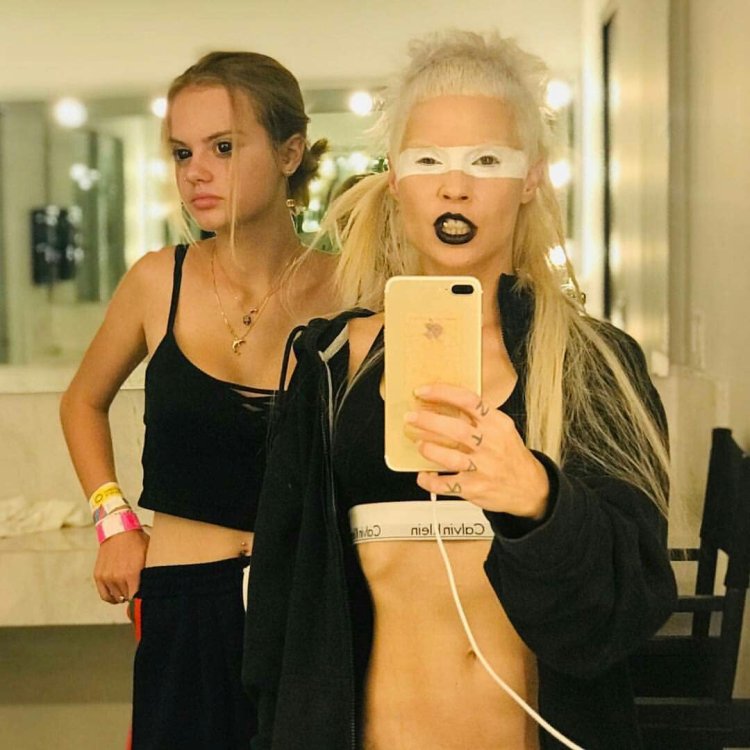 Die antwoord Yolandi Visser daughter
