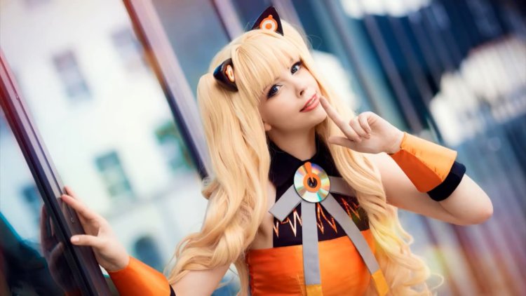 SEEU cosplayer