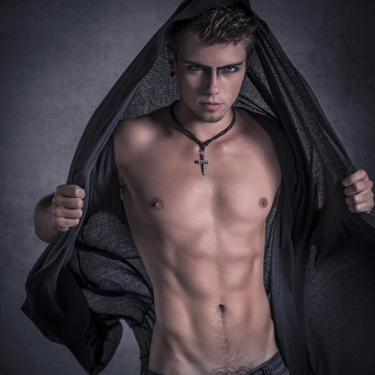 Adam Jakubowski nude