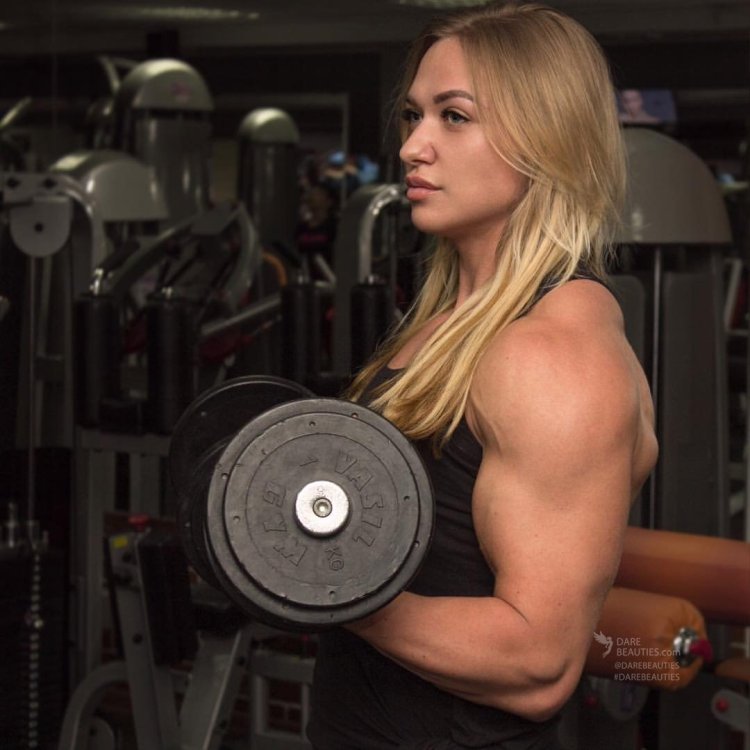 Ekaterina Myasnikova powerlifting