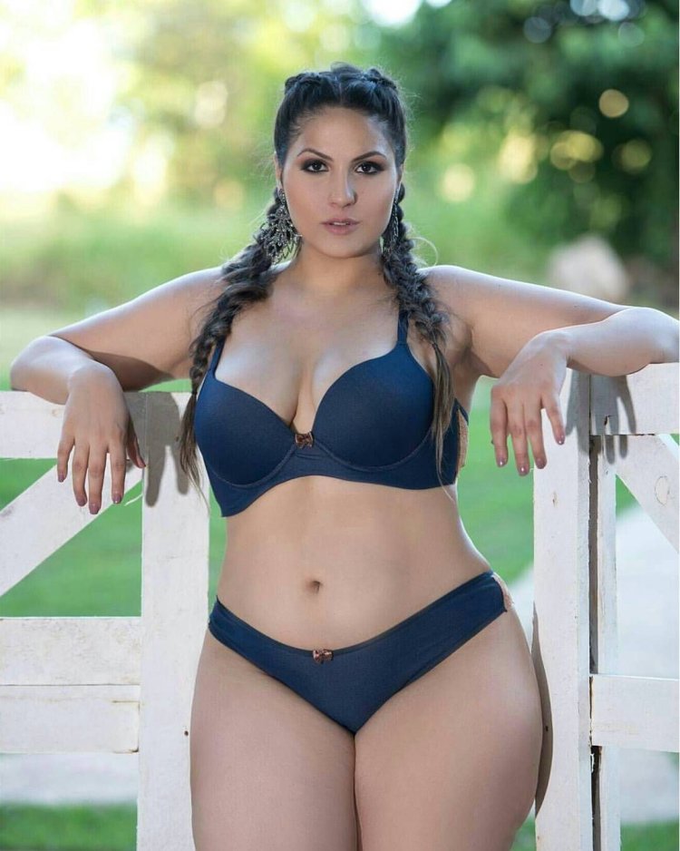 Plus size model Victoria Manas