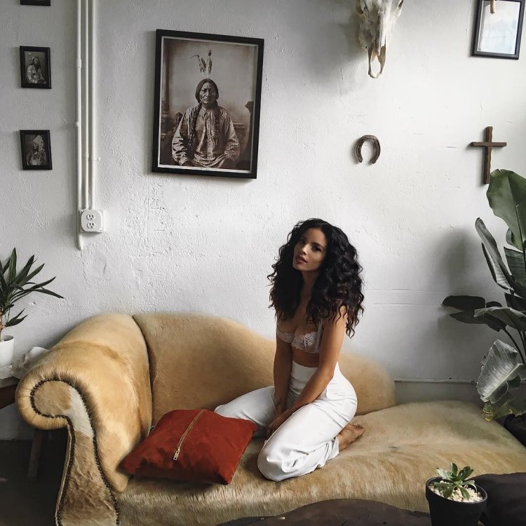 Sabrina Claudio photoshoot