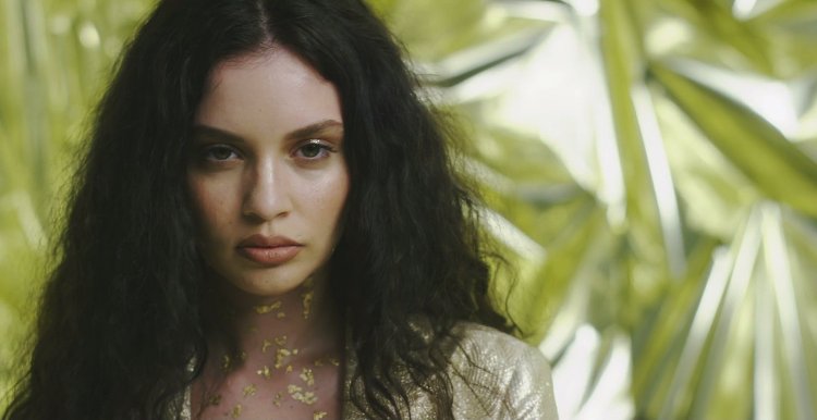 Sabrina Claudio photoshoot