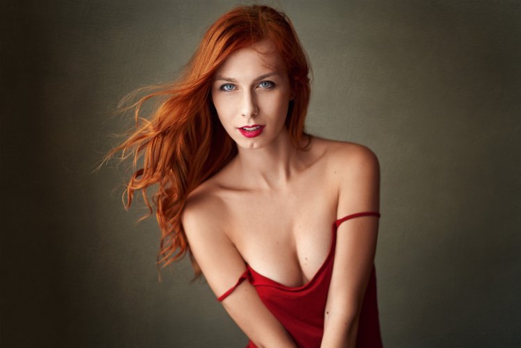 Shameless Redhead Victoria
