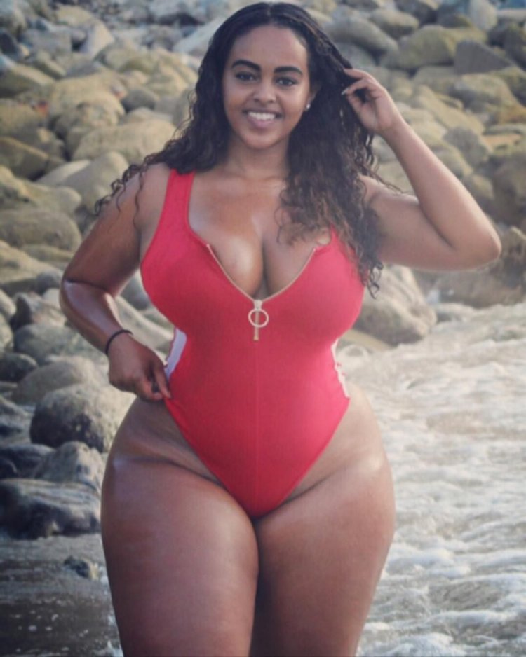 Toni Salina in bikini