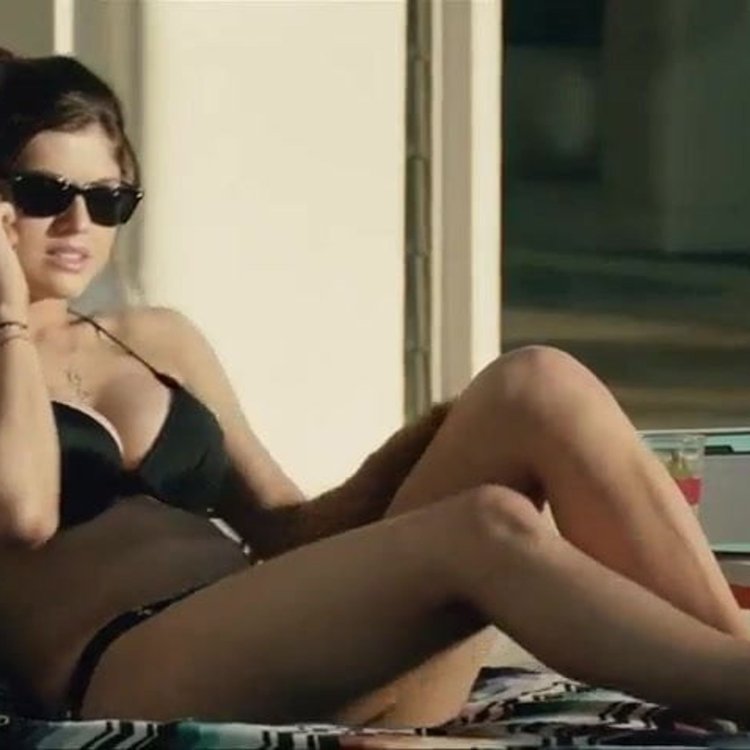 Alexandra Daddario nude