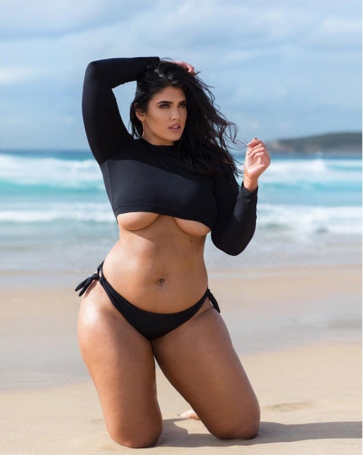 Myesha Boulton (@myesha.curvz)